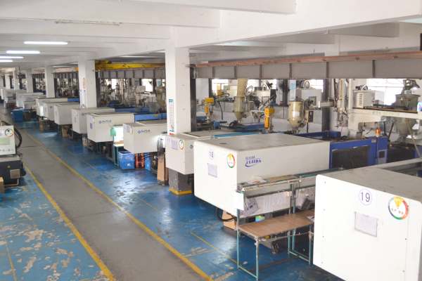 plastic injection molding shop