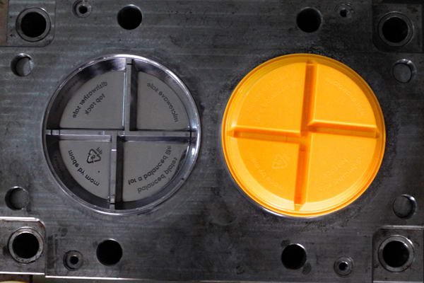 Choosing the Right Company that Offers Plastic Injection Molding Services